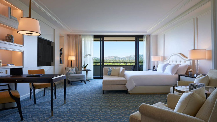 Waldorf Astoria Beverly Hills guest room